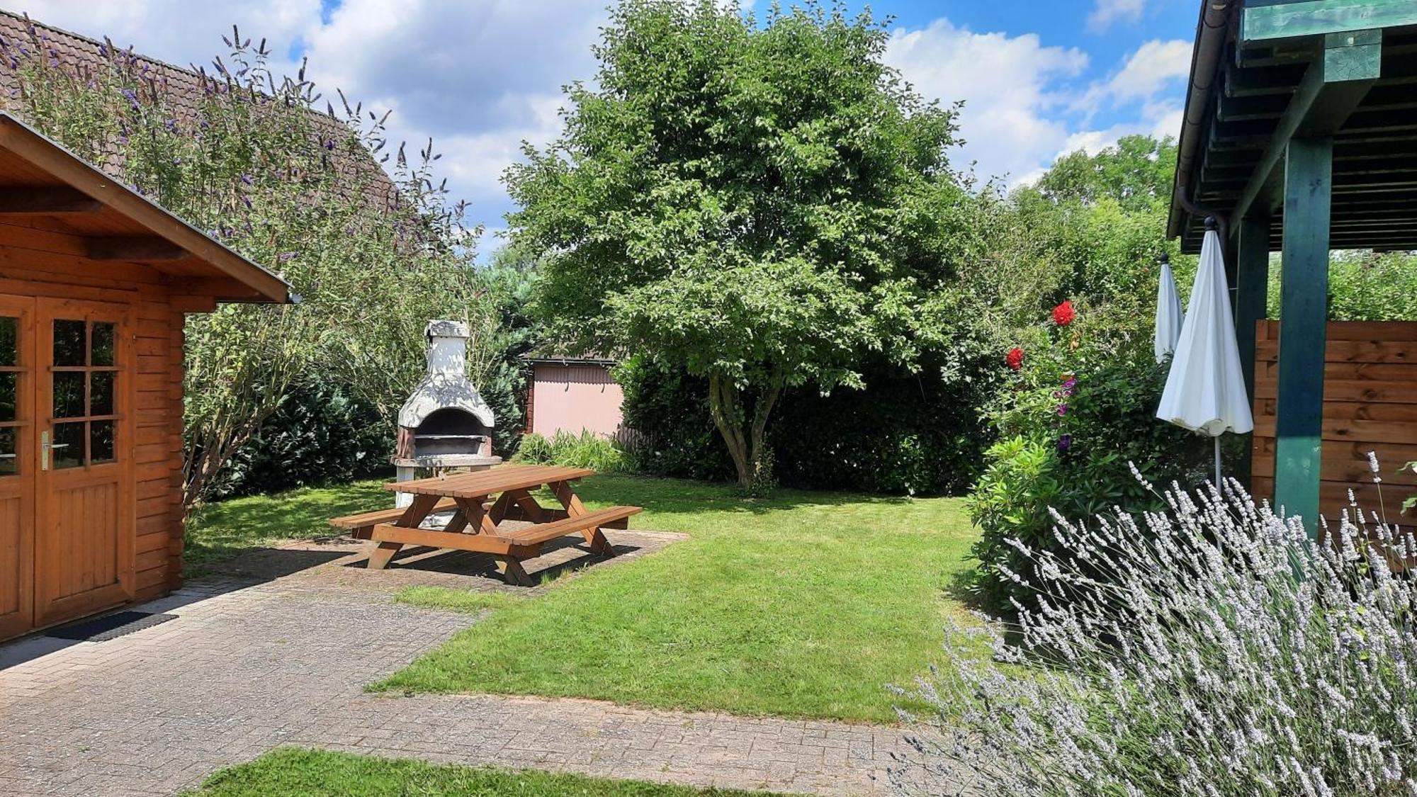 Ferienhaus Sasse Ferienwohnungen Mit Garten & Grill Molschow Экстерьер фото